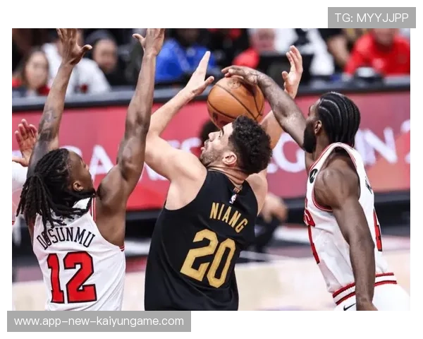 尼克斯兰德尔强打内线,罚球线不断上分 尼克斯兰德尔强打内线,罚球线不断上分